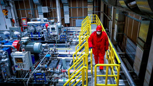 寒冬保供，他們堅守在石油一線——記新疆油田采油二廠員工的奉獻與環保實踐